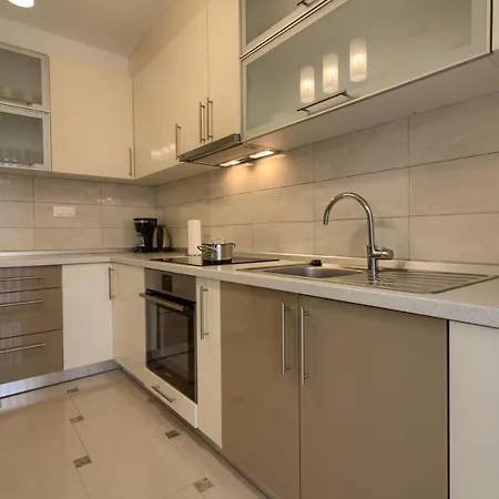 Villa Complex Of 2 Banjole-mar With 2 Private Pools For Up To 20 Persons 200m From The - Wiibuk