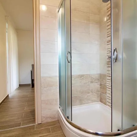 Villa Complex Of 2 Banjole-mar With 2 Private Pools For Up To 20 Persons 200m From The - Wiibuk