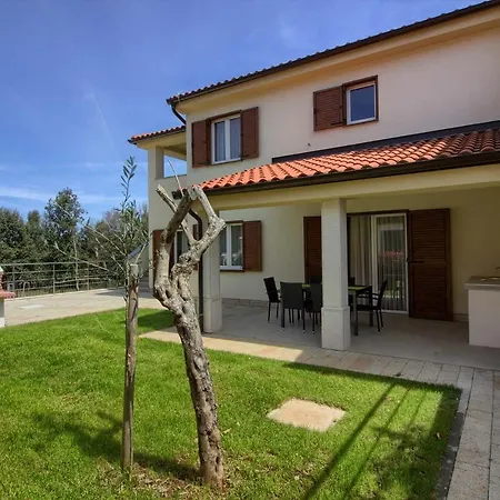 Villa Complex Of 2 Banjole-mar With 2 Private Pools For Up To 20 Persons 200m From The - Wiibuk *