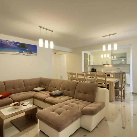 Villa Complex Of 2 Banjole-mar With 2 Private Pools For Up To 20 Persons 200m From The - Wiibuk *