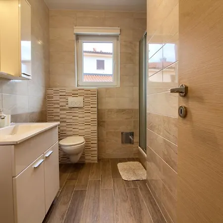 Complex Of 2 Banjole-mar With 2 Private Pools For Up To 20 Persons 200m From The - Wiibuk Villa Banjole