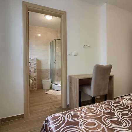 Villa Complex Of 2 Banjole-mar With 2 Private Pools For Up To 20 Persons 200m From The - Wiibuk