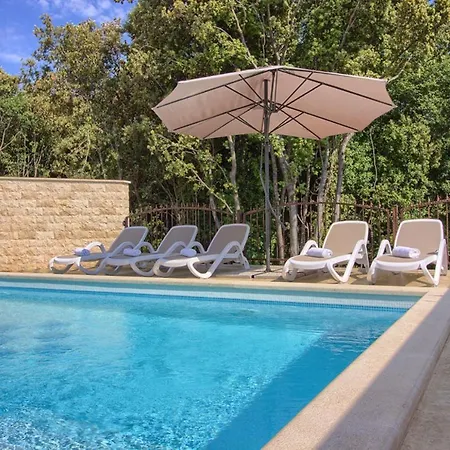 Complex Of 2 Banjole-mar With 2 Private Pools For Up To 20 Persons 200m From The - Wiibuk Villa *