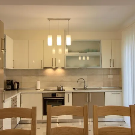 Complex Of 2 Banjole-mar With 2 Private Pools For Up To 20 Persons 200m From The - Wiibuk Villa *