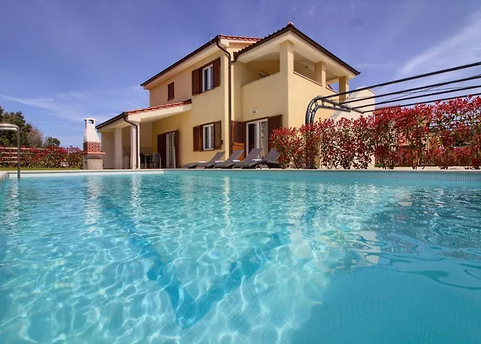 Complex Of 2 Banjole-mar With 2 Private Pools For Up To 20 Persons 200m From The - Wiibuk * バニョレ