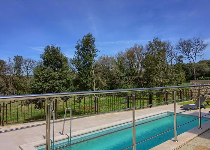 Complex Of 2 Banjole-mar With 2 Private Pools For Up To 20 Persons 200m From The - Wiibuk * バニョレ