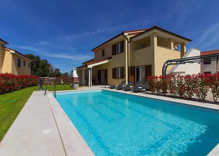 Complex Of 2 Banjole-mar With 2 Private Pools For Up To 20 Persons 200m From The - Wiibuk ヴィラ バニョレ