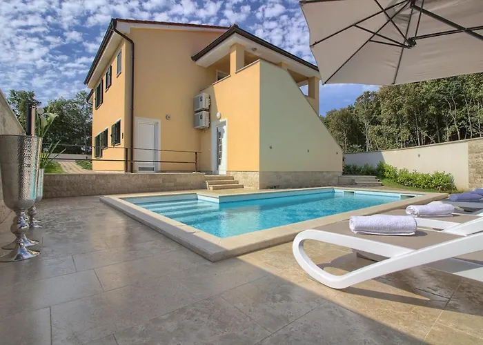 Complex Of 2 Banjole-mar With 2 Private Pools For Up To 20 Persons 200m From The - Wiibuk ヴィラ *