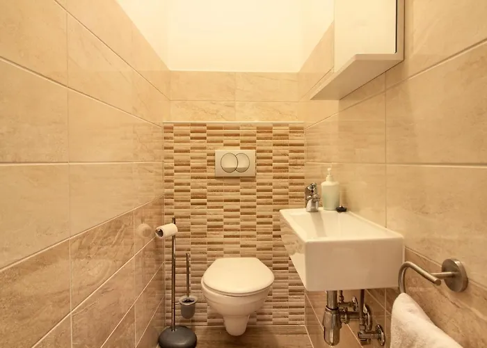 Complex Of 2 Banjole-mar With 2 Private Pools For Up To 20 Persons 200m From The - Wiibuk