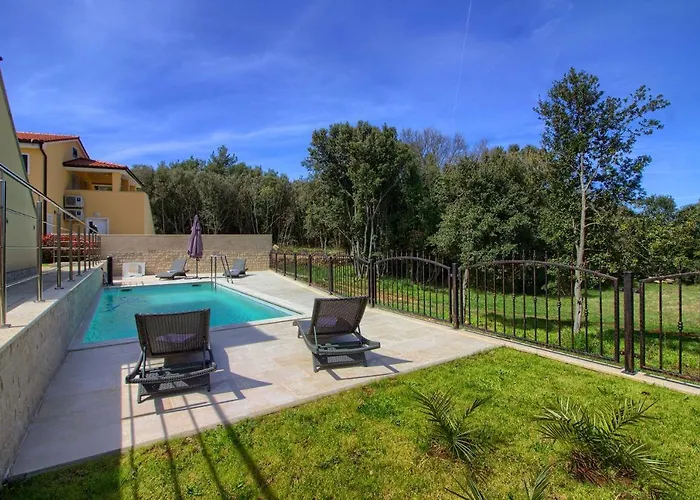 Complex Of 2 Banjole-mar With 2 Private Pools For Up To 20 Persons 200m From The - Wiibuk * バニョレ