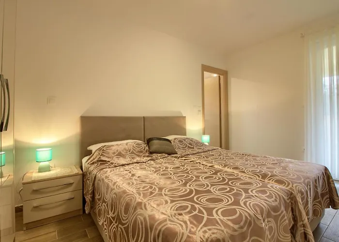 ヴィラ Complex Of 2 Banjole-mar With 2 Private Pools For Up To 20 Persons 200m From The - Wiibuk バニョレ